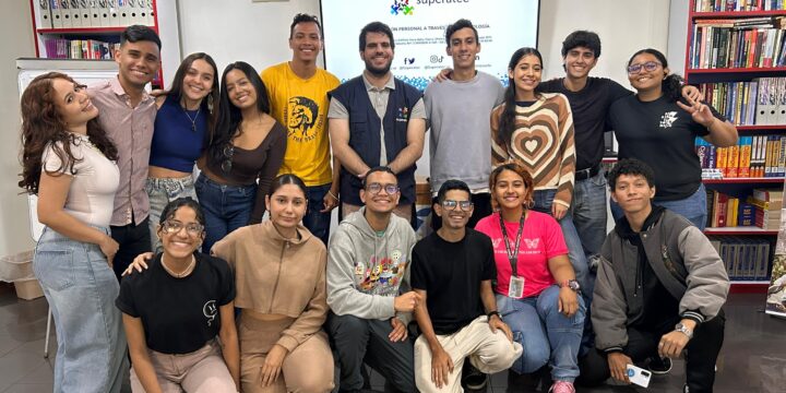 Superatec y AVAA se unen para formar a la próxima generación de facilitadores en robótica educativa
