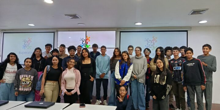 Innovación y Aprendizaje en Vacaciones: Hijos de los agremiados del Colegio de Contadores se Capacitan en Tecnología con Superatec