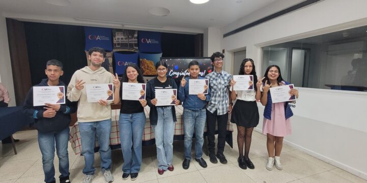 Alianza Superatec y CVA certifica a nueva cohorte de jóvenes en competencias bilingües