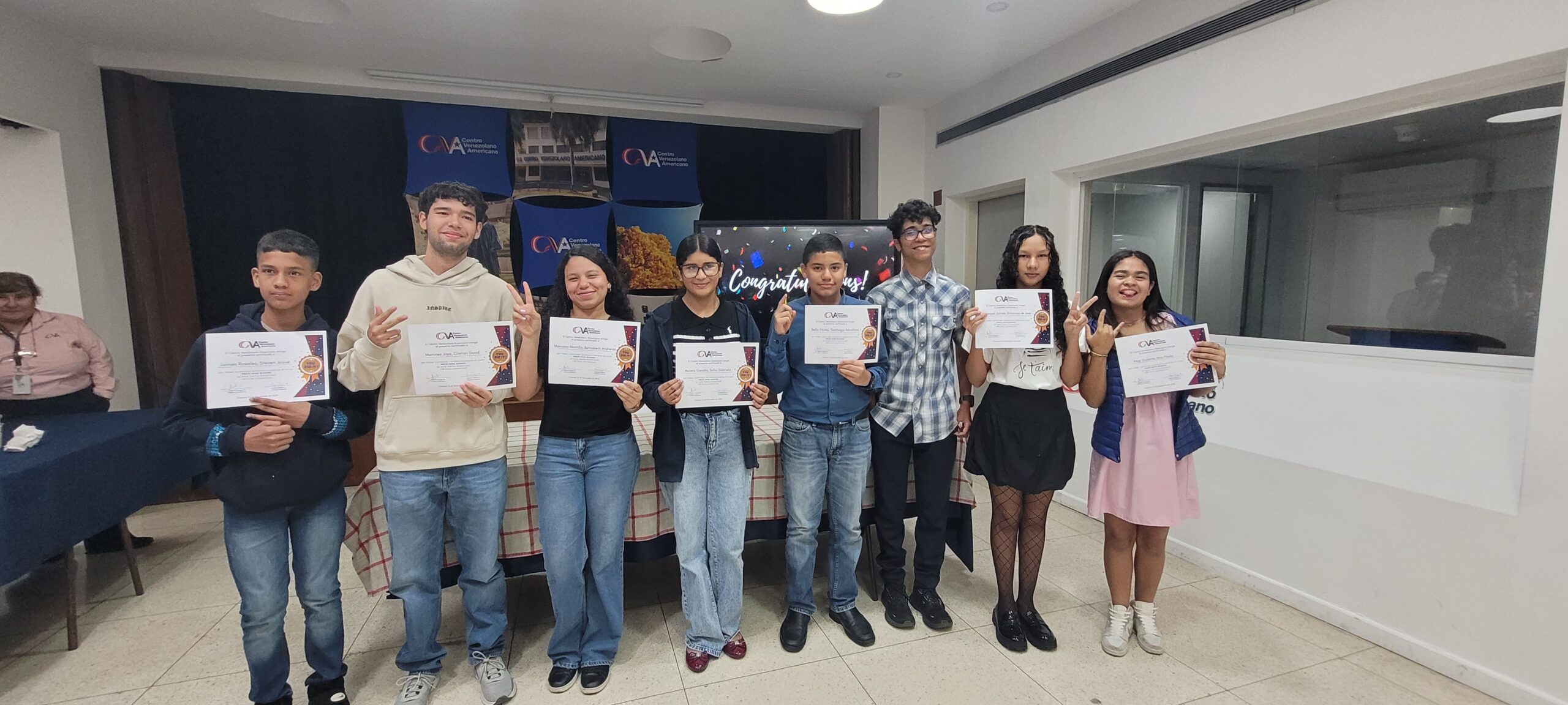 Alianza Superatec y CVA certifica a nueva cohorte de jóvenes en competencias bilingües