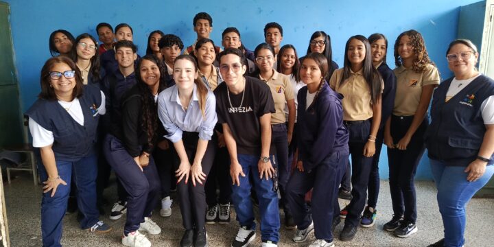 Superatec e Intezia capacitan a 30 jóvenes en el uso ético y eficiente de la Inteligencia Artificial