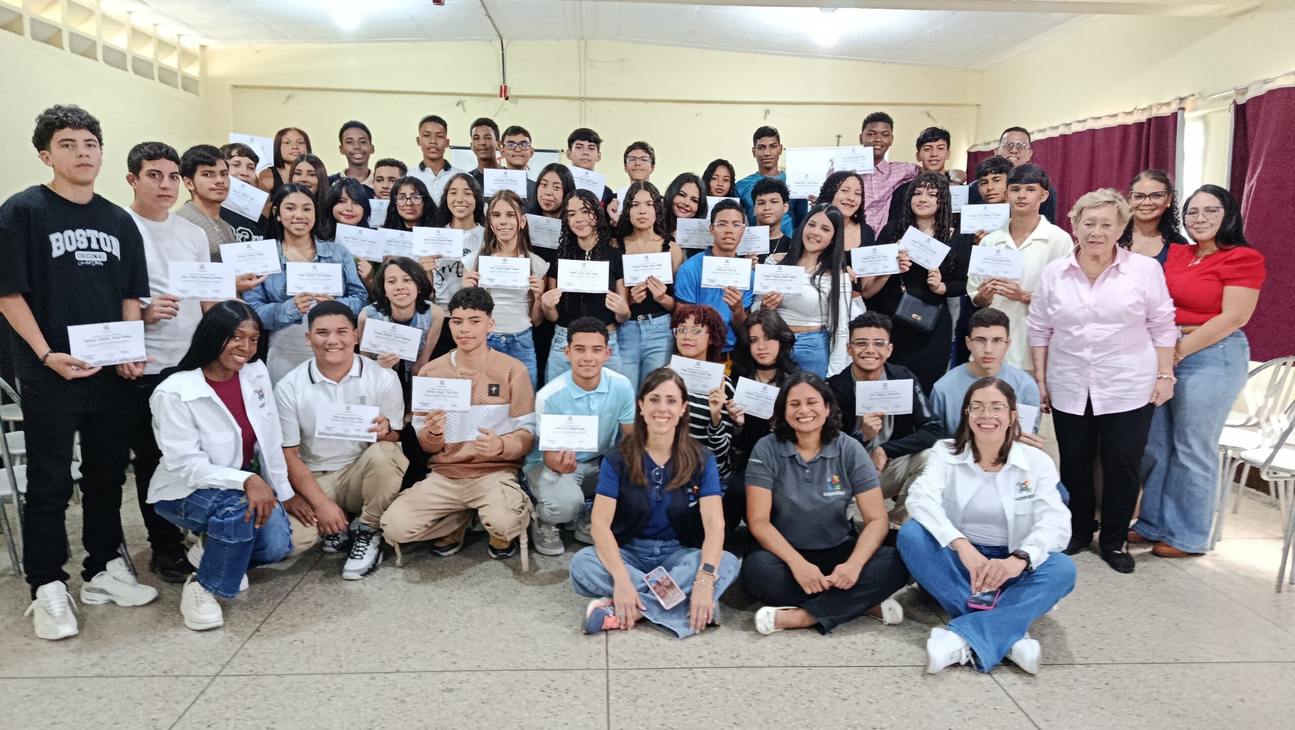 Superatec certifica a 45 jóvenes como Asistentes Administrativos en alianza con Fe y Alegría y Acumuladores Duncan