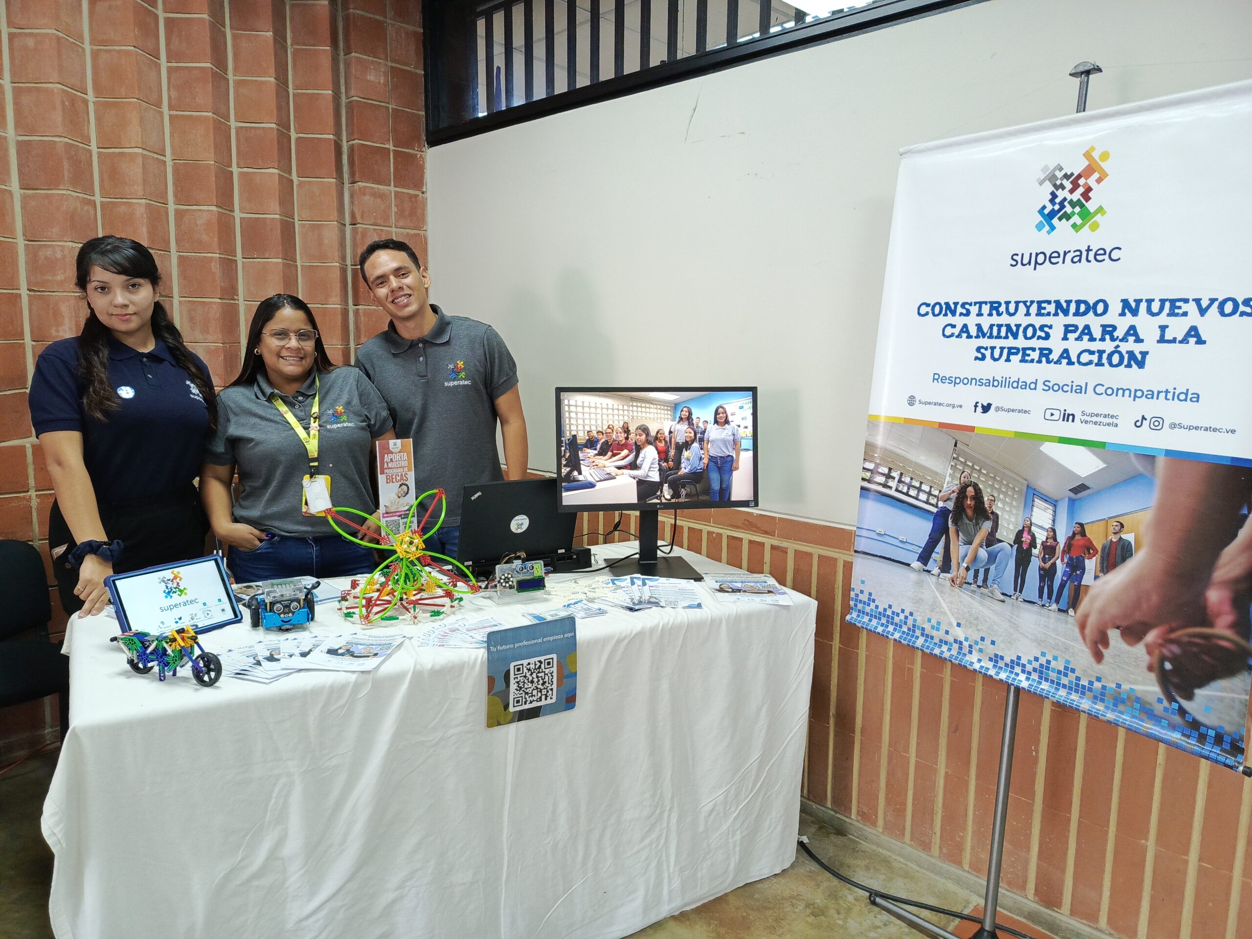 Superatec conecta con el talento joven en la 9na Feria de Empleo y Pasantías de la UNIMET