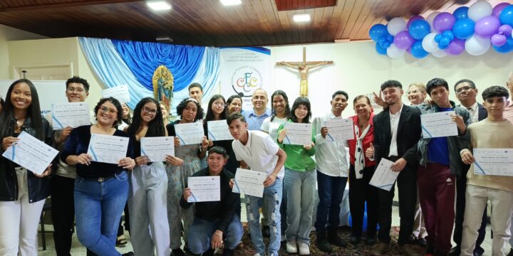 Alianza entre Centro Calasanz y Superatec rinde frutos: 57 jóvenes se certificaron en Empleabilidad Juvenil