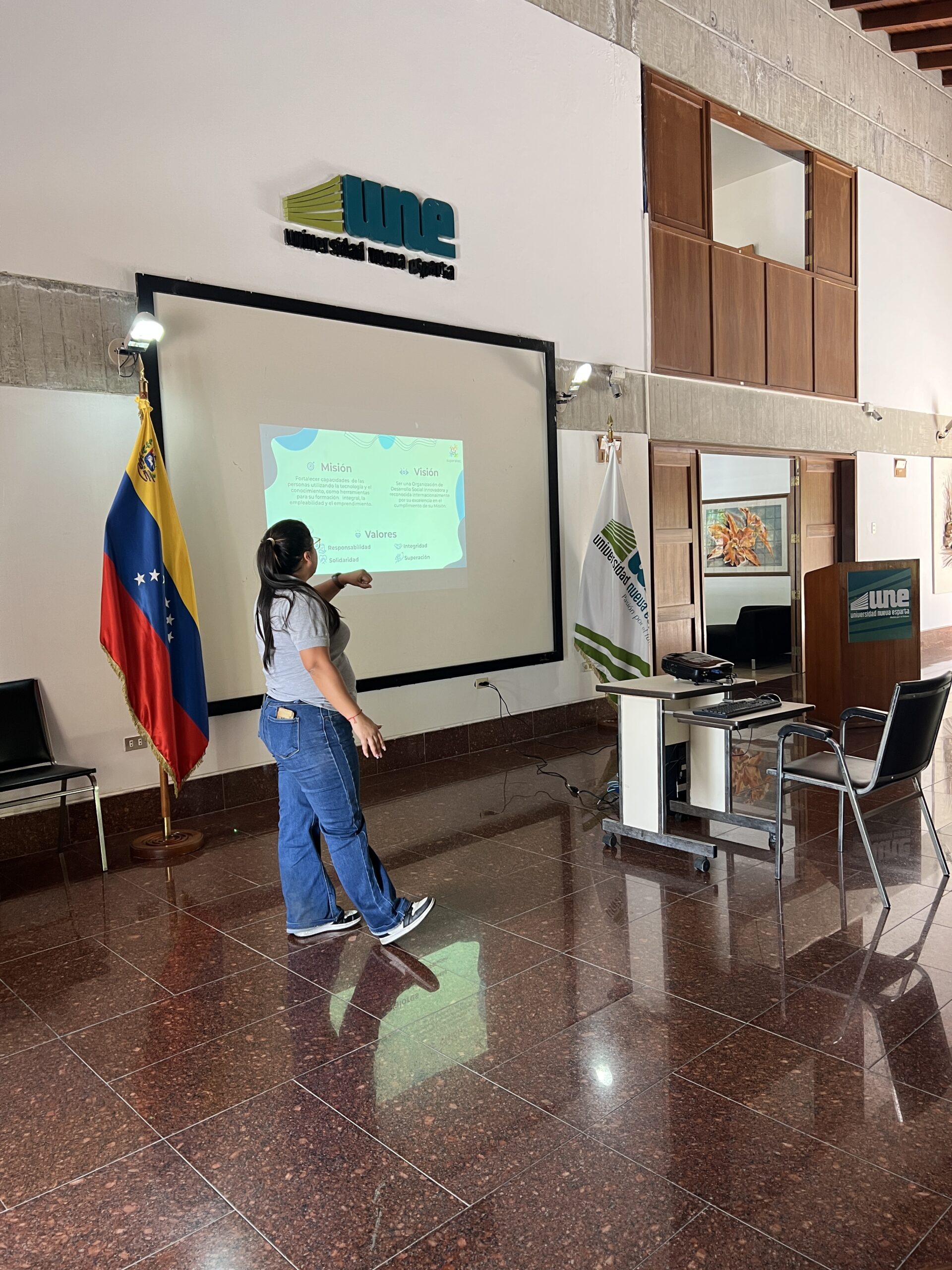 El servicio comunitario como vía de transformación: Superatec inspira a estudiantes de la Universidad Nueva Esparta
